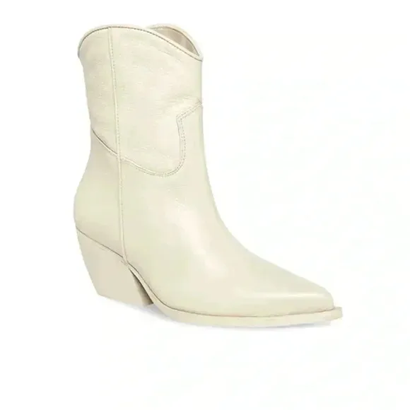 EUC Steve Madden Wolfer Boots In White LeatherSize:6 Only worn once!!!