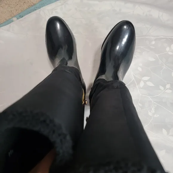 EUC Tommy Hilfiger Black Knee High Length Rain Snow Winter Boots Faux Fur 7M‎
