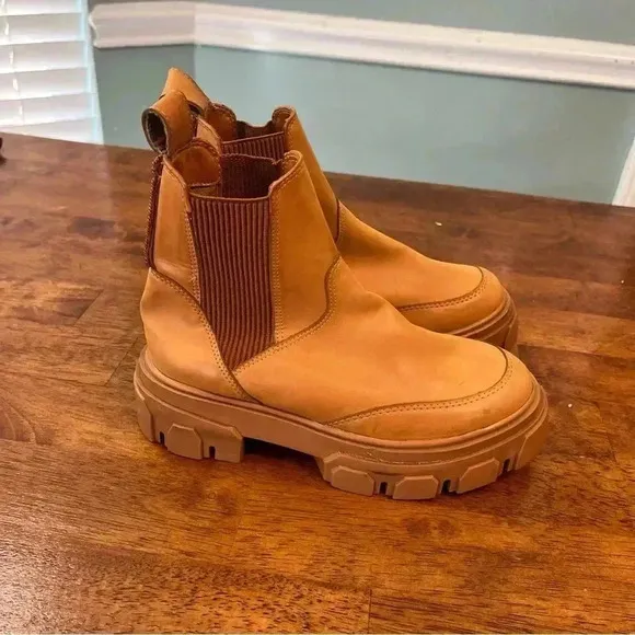 Farm Rio Anthropologie Lug Sole Chelsea Boot tan size 6