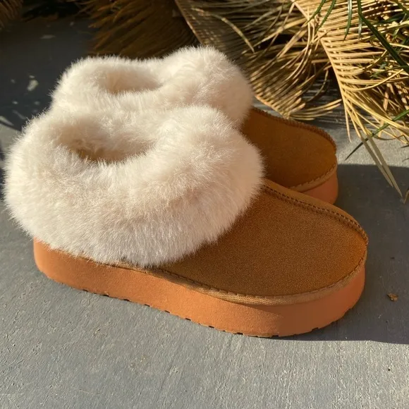 Faux Fur Mini Slipper Platform Boots in Chestnut Brown Women’s size 37 / US 6.5