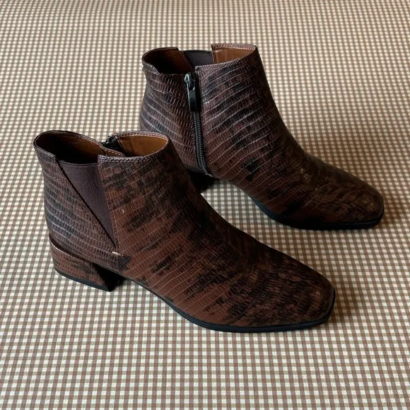 FRANCO SARTO &quot;Nico&quot; boot in Espresso Snake Print short boots booties. Size 6
