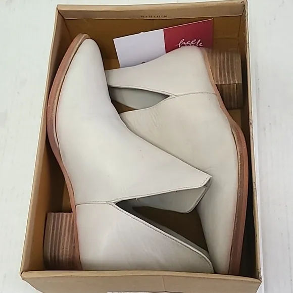 Free People Charm Double V Ankle Boot Ecru/Bone Leather Size 39.5/ US 9.…