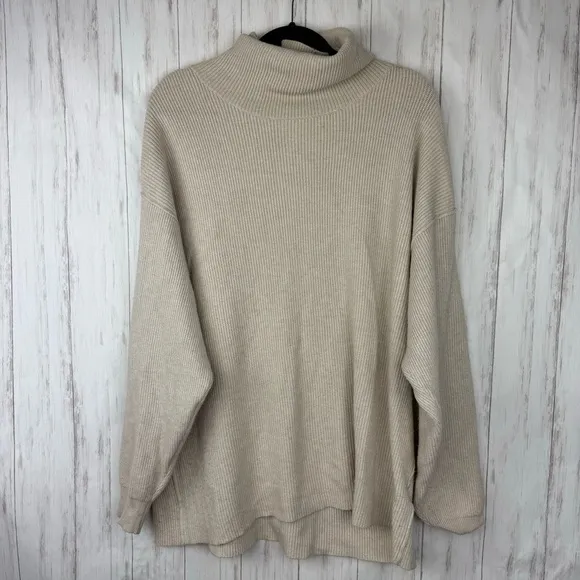 Free People oversized cream turtleneck sweater Small