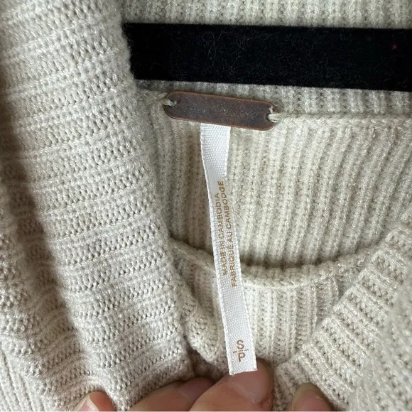 Free People oversized cream turtleneck sweater Small
