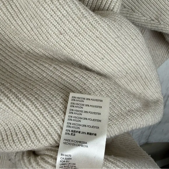 Free People oversized cream turtleneck sweater Small