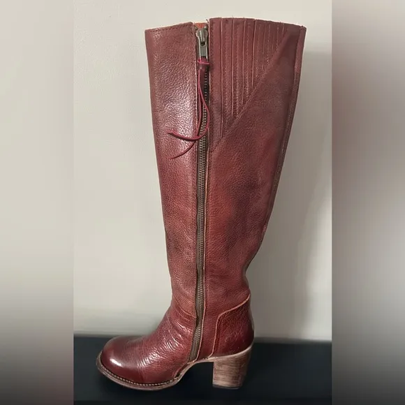 FREEBIRD BARCLAY SZ 6 EUC