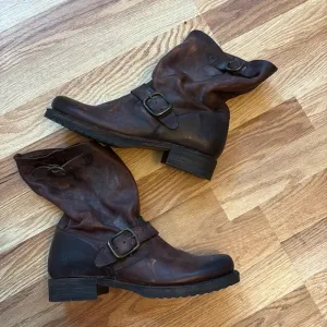 Frye #76509 Veronica Short Womens Harness Riding Motorcycle Leather Boots Sz 7.5