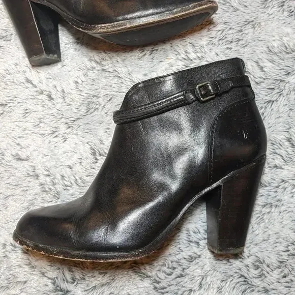 Frye Black Ankle Booties Heel Jenny Leather Zipper Equestrian 8.5