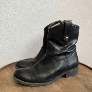 FRYE Boots Black Leather Melissa Button Short Ankle Booties Women's Size 5.5