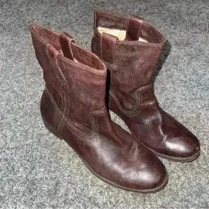 Frye Dark Brown Anna Shortie Boots Pull-on Short Booties Sz 8.5M