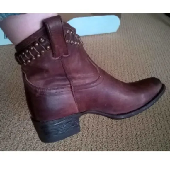 FRYE Diana Cut Stud Short Western Leather Ankle Boots