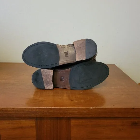 Frye Kelly front-zip bootie in grey leather, size 9M