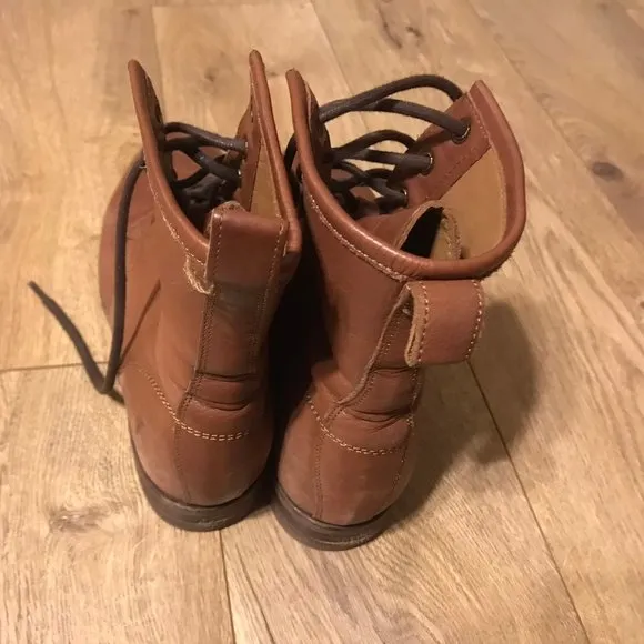 FRYE Leather Lace up Tan boot