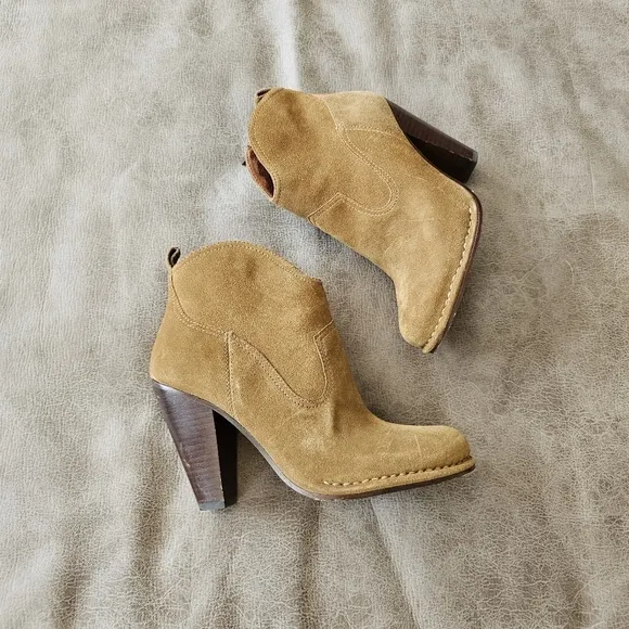 Frye Madeline Short In Cashew Brown Ankle Boots