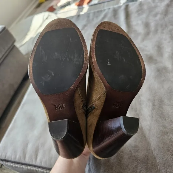 Frye Madeline Short In Cashew Brown Ankle Boots