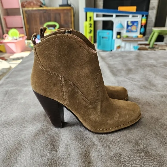 Frye Madeline Short In Cashew Brown Ankle Boots
