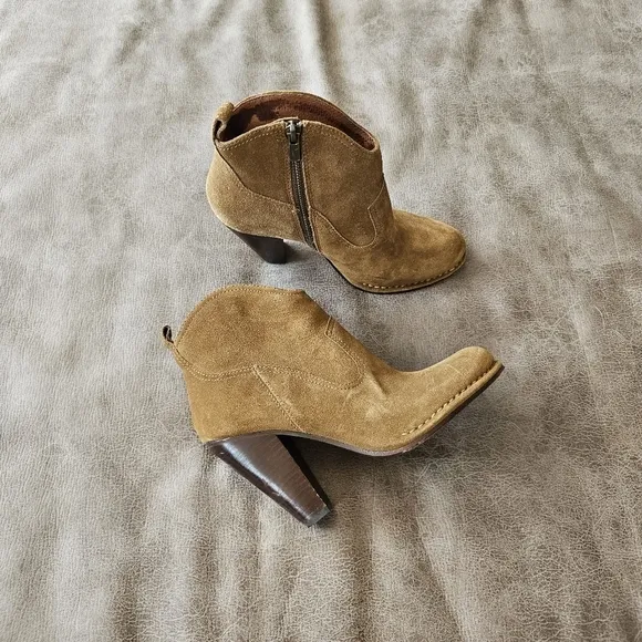 Frye Madeline Short In Cashew Brown Ankle Boots