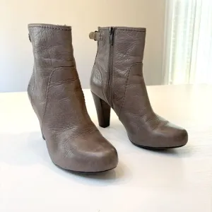 Frye Marissa Women's Gray Leather Zip Up Ankle Bootie Heels Style 3476922 Size 7