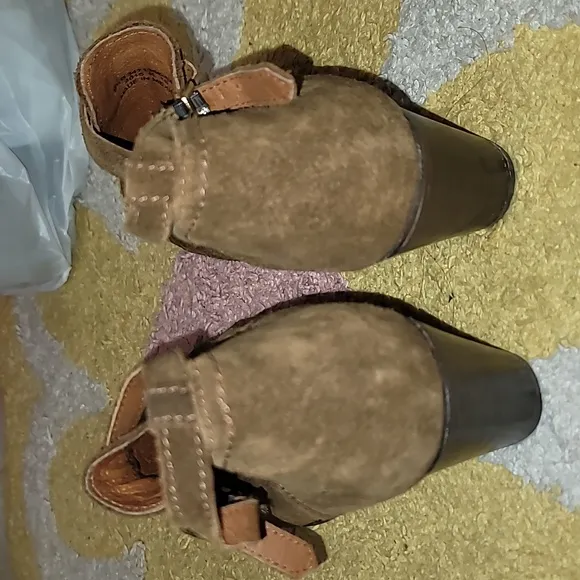 FRYE Meghan Toffee Brown Suede Leather Strappy Ankle Booties Boots 3” Heel 9.5B