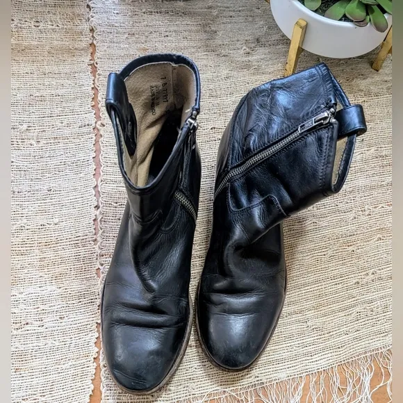 Frye Melissa Button Short Black Cute Pull On Boot