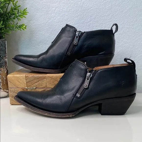 FRYE Sacha Moto Short Bootie Double Zip Black Boots Shootie Size US 7
