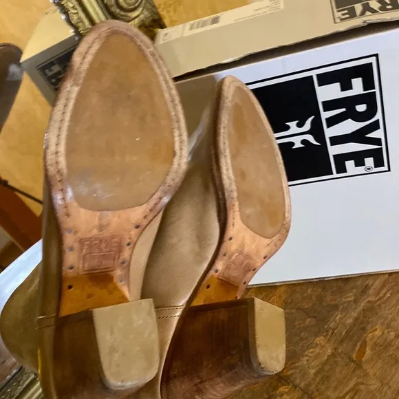 Frye Tessa Zip Antiqued Short Boots 9