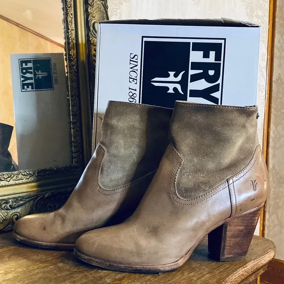 Frye Tessa Zip Antiqued Short Boots 9