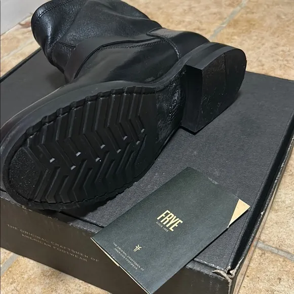 Frye Veronica Bootie Black Leather Ankle Boots Womens size 8 BNIB