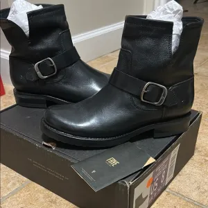 Frye Veronica Bootie Black Leather Ankle Boots Womens size 8 BNIB