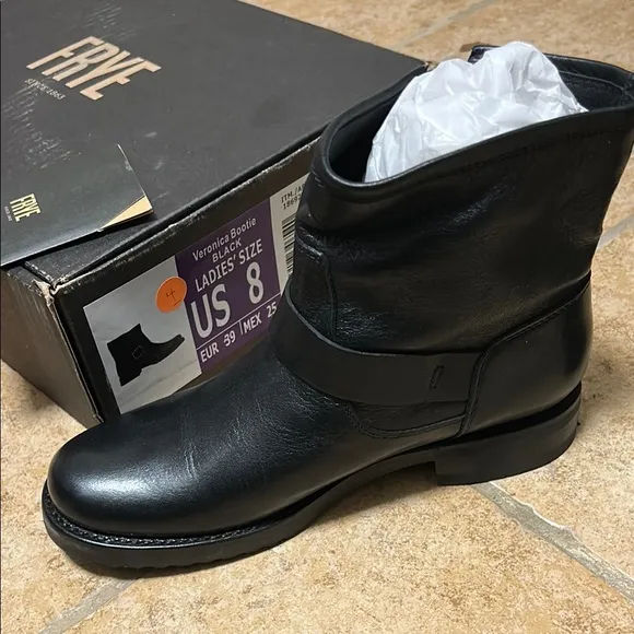 Frye Veronica Bootie Black Leather Ankle Boots Womens size 8 BNIB
