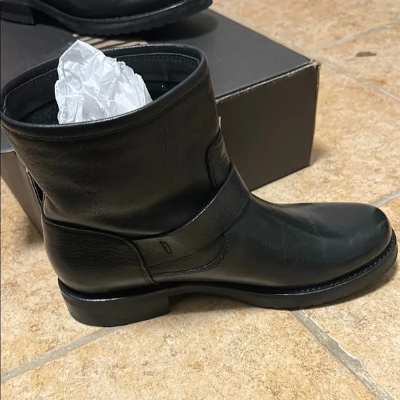 Frye Veronica Bootie Black Leather Ankle Boots Womens size 8 BNIB