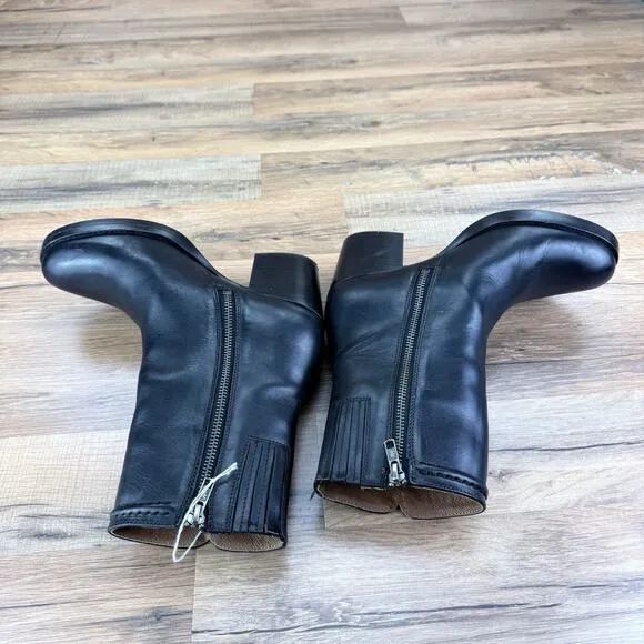 Frye Women Size 7B Black Leather Jean Short Inside Zip