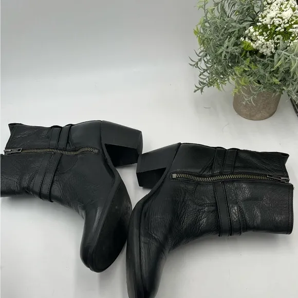 FRYE Womens 76291 Jackie Rivet Short Ankle Black Leather Heel Bootie Sz 7.5