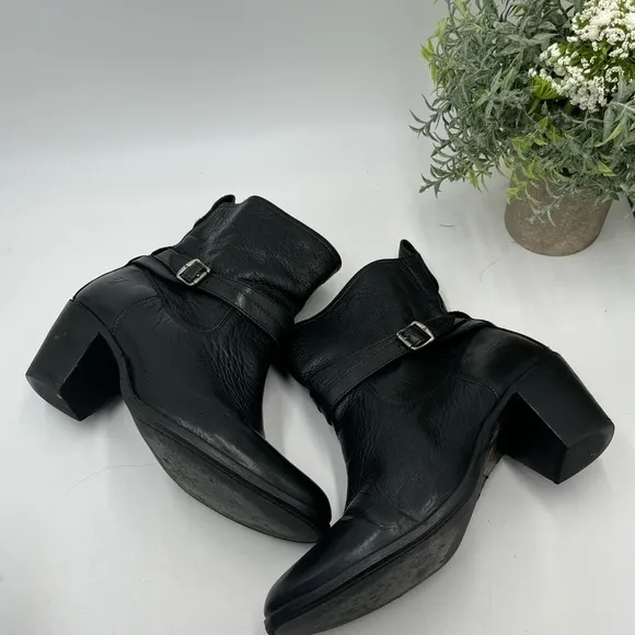 FRYE Womens 76291 Jackie Rivet Short Ankle Black Leather Heel Bootie Sz 7.5