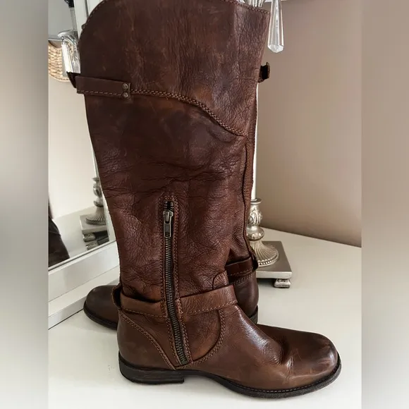Frye Women’s Vintage Brown with side zipper Leather 7.5