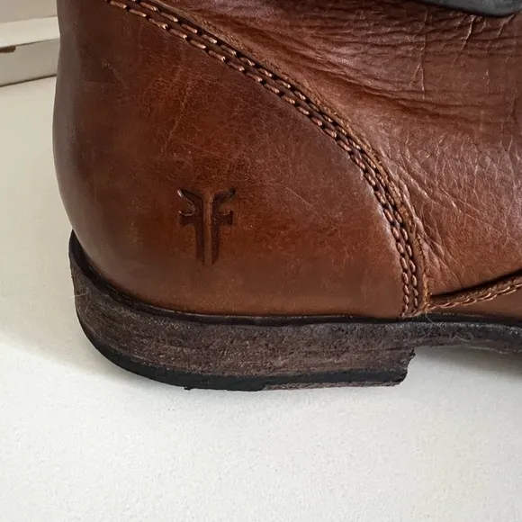 Frye Women’s Vintage Brown with side zipper Leather 7.5