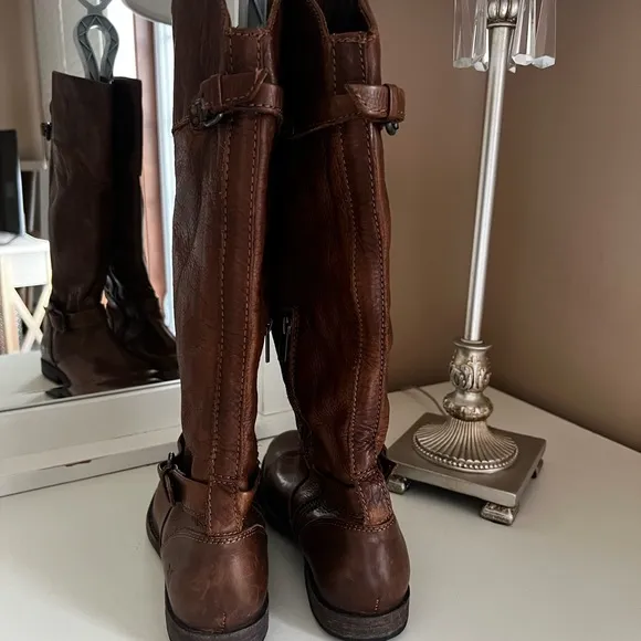 Frye Women’s Vintage Brown with side zipper Leather 7.5