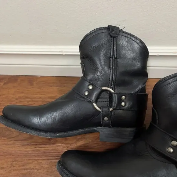 FRYE | WYATT HARNESS SHORT BLACK LEATHER BOOTS