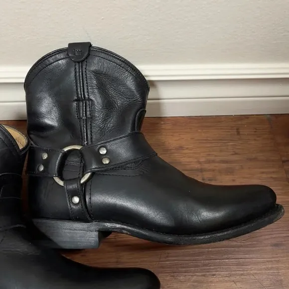 FRYE | WYATT HARNESS SHORT BLACK LEATHER BOOTS