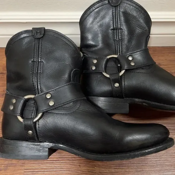 FRYE | WYATT HARNESS SHORT BLACK LEATHER BOOTS