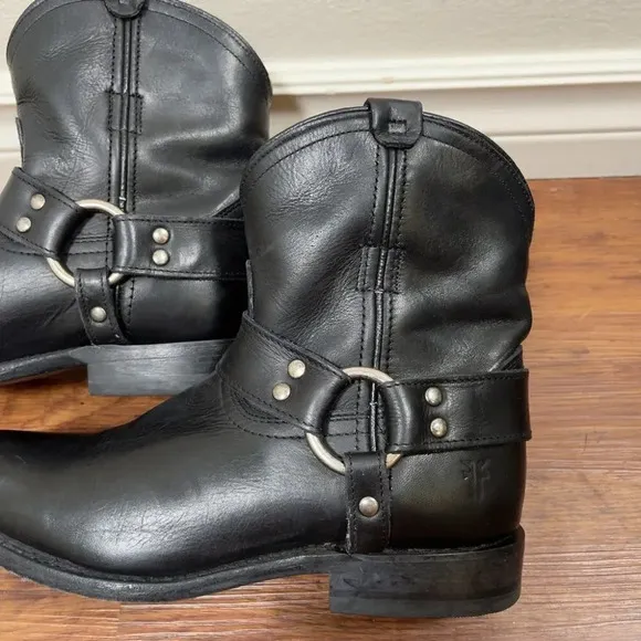 FRYE | WYATT HARNESS SHORT BLACK LEATHER BOOTS