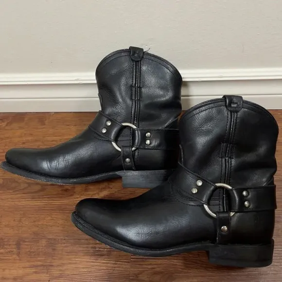 FRYE | WYATT HARNESS SHORT BLACK LEATHER BOOTS