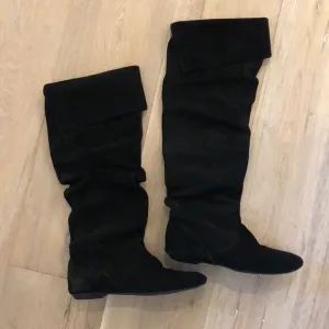 Gabriella Rocha Women’s Black Suede Knee High Boots with Faux Fur Lining (6.5)