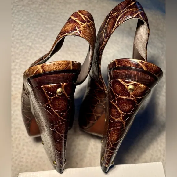 ⭐️Gianmarco Lorenzi Textured Italian Leather Heels w/Brass Toe Cap &amp; Studs⭐️