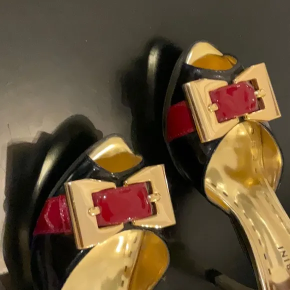 Gianni Bini magnificent shoes size 6 black burgundy and gold