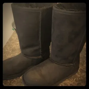 Girls size 2 cozy winter boots... gently used