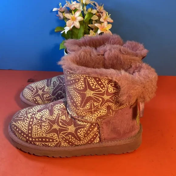 Girls Ugg boots SZ 3