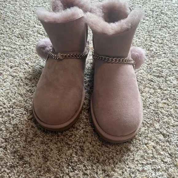 Girls UGG brand new boots size 5. Also fits women’s size 7.