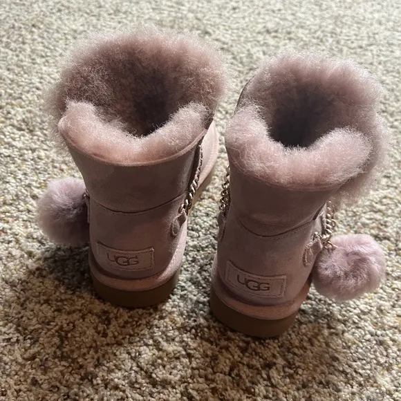 Girls UGG brand new boots size 5. Also fits women’s size 7.