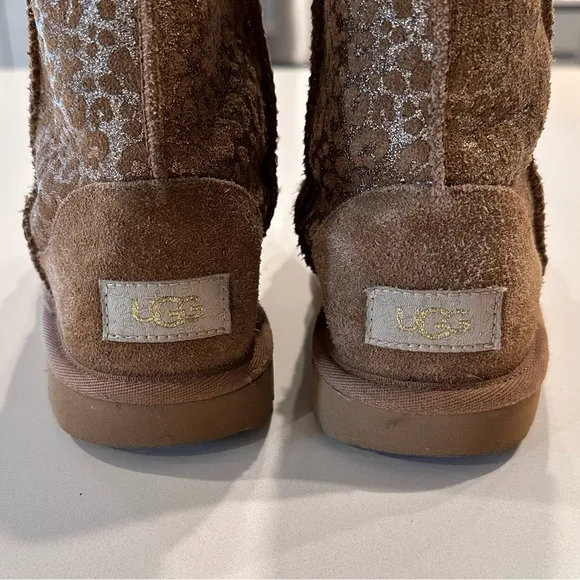 Girls UGG Classic Short II Leopard Sparkle Boots Size 3